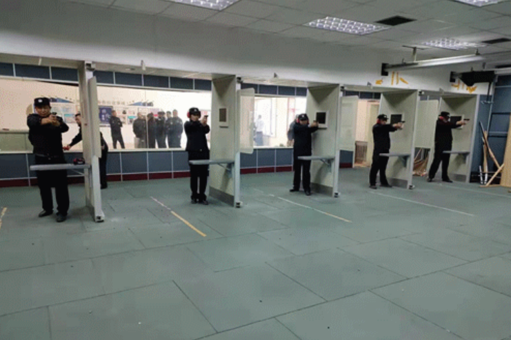 警队训练